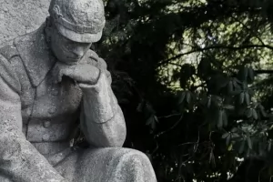 Ohlsdorf Cemetery Statue thumbnail